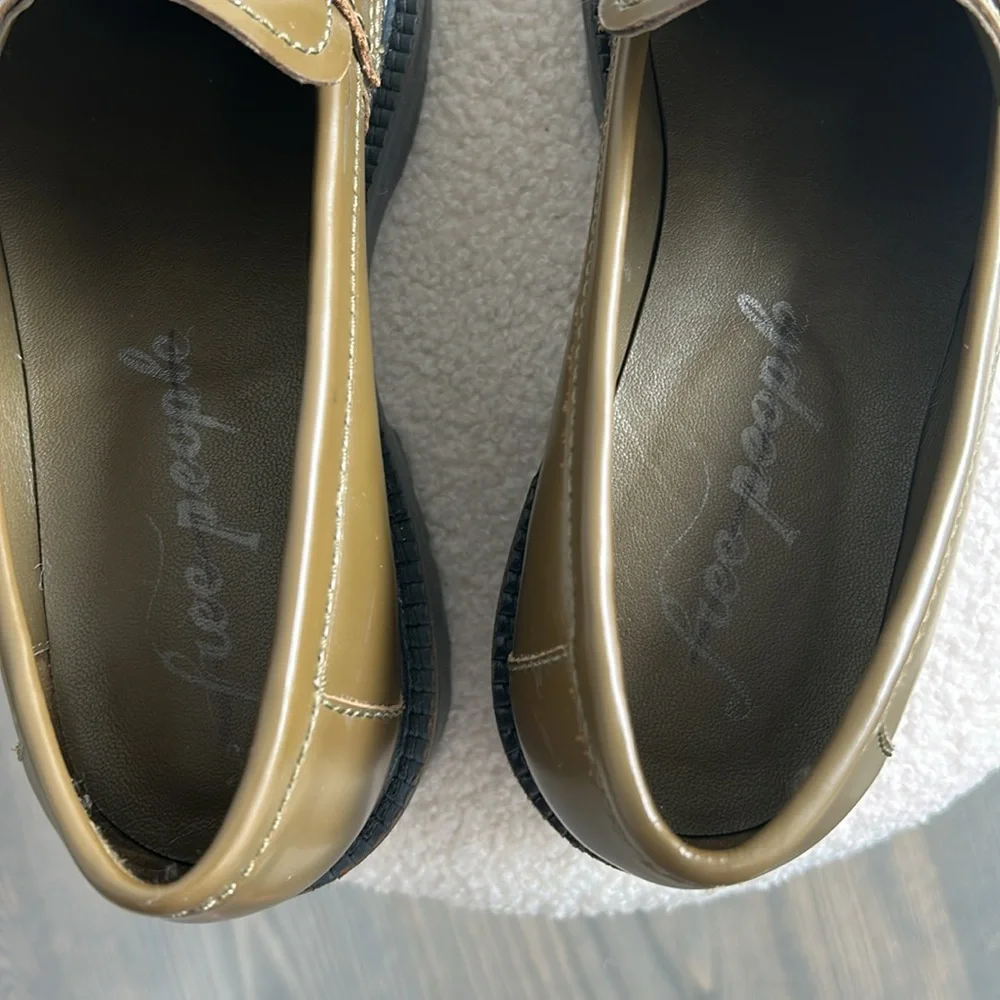 Free People Chunky Decker Loafer in Olive Green Learher 37.5/7.5 NWOB - Picture 9 of 10